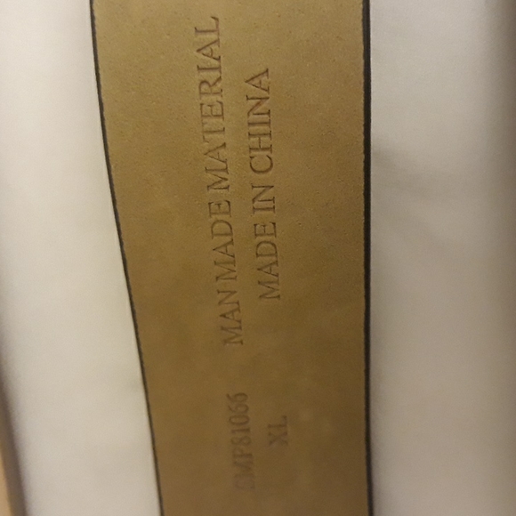 3 Gently Used Patent Leather Belts. Measuring between 40-45" - Picture 4 of 8